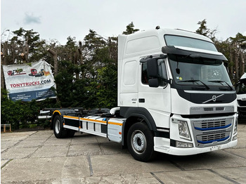Transportjer kontejnerësh/ Kamion me karroceri të çmontueshme VOLVO FM 450