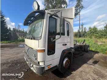 Kamion kabinë-shasi 1999 Volvo FL6 Chassis 4x2 N2: foto 2