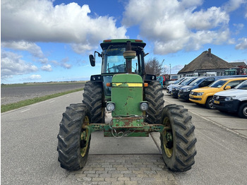 Traktor John Deere 4040: foto 2