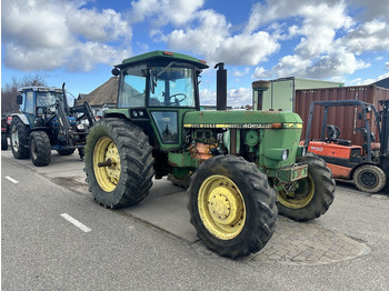 Traktor John Deere 4040: foto 3