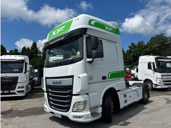 Gjysmë-kamion DAF XF 460