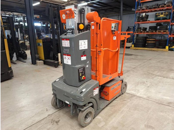 Ngritës me direk vertikal JLG