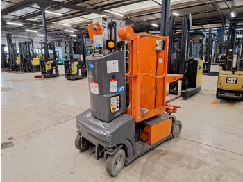 Ngritës me direk vertikal JLG