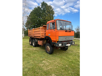 Kamion vetëshkarkues IVECO Magirus
