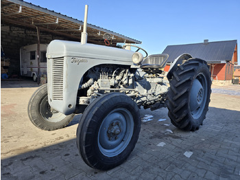 Traktor MASSEY FERGUSON