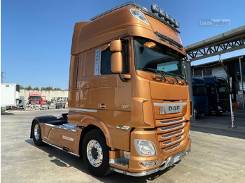 Gjysmë-kamion DAF XF 530
