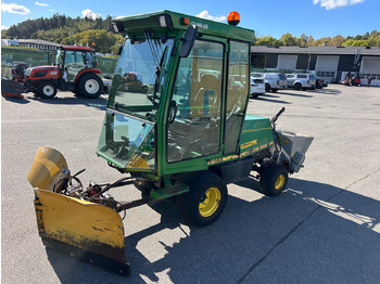 Traktor JOHN DEERE