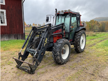 Traktor VALTRA