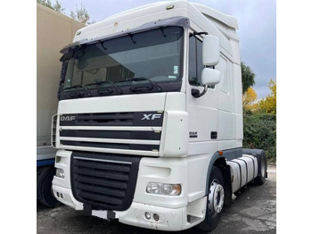 Gjysmë-kamion DAF XF 105