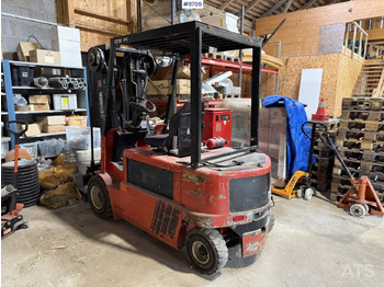Lizingu i  Forklift Clark CEM 25 Forklift Clark CEM 25: foto 2