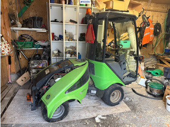 Makinë fshirëse për rrugët NILFISK