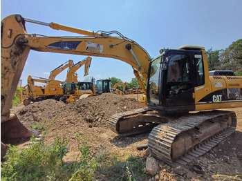 Ekskavator me zinxhirë CATERPILLAR 318