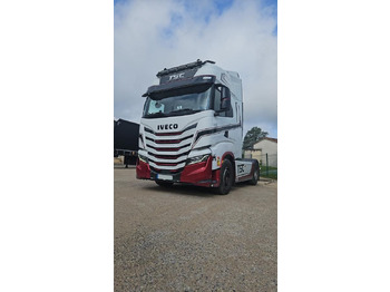 Gjysmë-kamion IVECO S-WAY