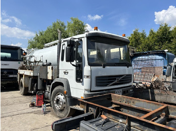 Kamion me vakuum VOLVO FL6
