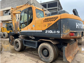 Ekskavator me goma HYUNDAI 210W-9: foto 3