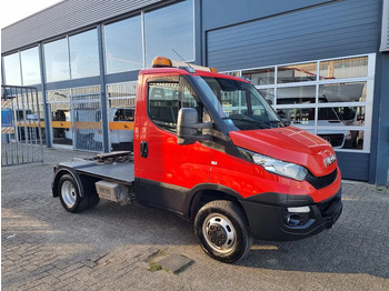Gjysmë-kamion IVECO Daily