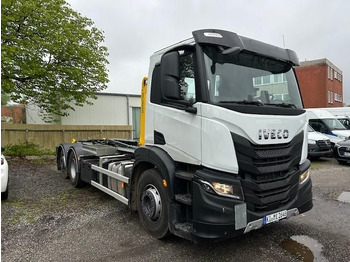 Kamion vetëngarkues IVECO X-WAY