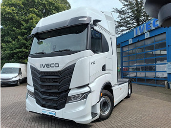 Gjysmë-kamion IVECO S-WAY