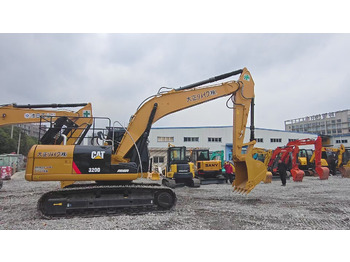 Ekskavator me zinxhirë CATERPILLAR 320D