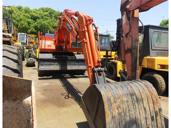 Ekskavator me goma DOOSAN