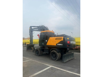 Ekskavator me goma HYUNDAI R210