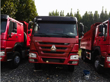Kamion vetëshkarkues SINOTRUK HOWO