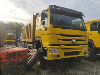 Kamion vetëshkarkues SINOTRUK HOWO