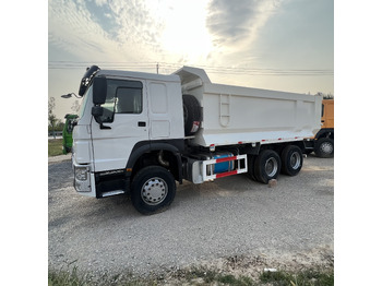 Kamion vetëshkarkues SINOTRUK HOWO