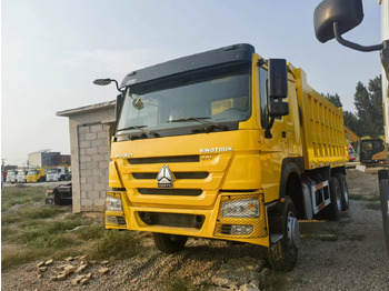 Kamion vetëshkarkues SINOTRUK HOWO