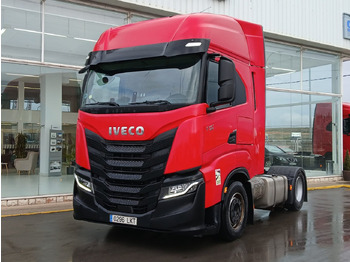 Gjysmë-kamion IVECO