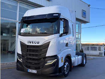 Gjysmë-kamion IVECO
