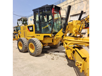 Makinë niveluese CATERPILLAR 140H