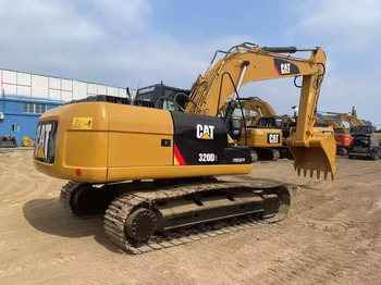Ekskavator me zinxhirë CATERPILLAR 320D2
