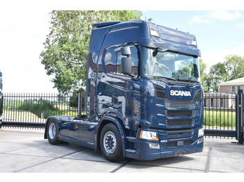 Gjysmë-kamion SCANIA S 450