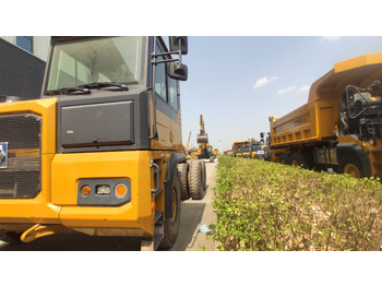 Shkarkues XCMG Official Used Mining Dump Trucks XDR80T 70 Ton Dumper Truck For Sale: foto 2