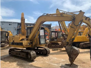 Ekskavator me zinxhirë CATERPILLAR E70B