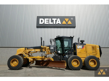 Makinë niveluese CATERPILLAR 12M3