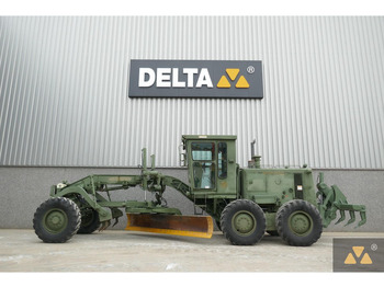 Makinë niveluese CATERPILLAR