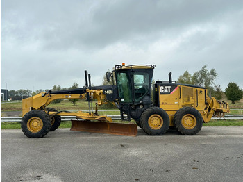 Makinë niveluese CATERPILLAR 140M