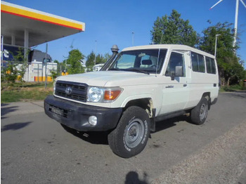 Veturë TOYOTA Land Cruiser
