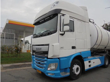 Gjysmë-kamion DAF XF 440