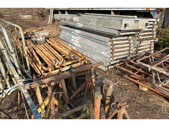 Pajisje ndërtimi Enrubanneuse, escaliers metals, bois, chevre hydraulique, echafaudage ,mats: foto 4