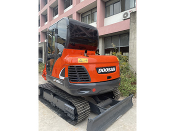 Ekskavator me zinxhirë DOOSAN DX60-9C