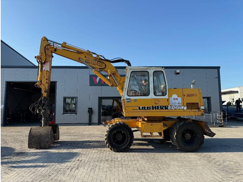 Ekskavator me goma LIEBHERR A 900