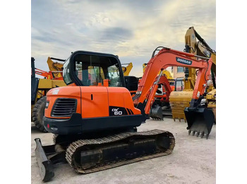 Ekskavator me zinxhirë DOOSAN DX60
