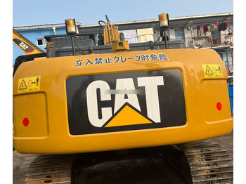 Ekskavator me zinxhirë CATERPILLAR 320D
