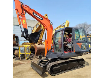 Ekskavator me zinxhirë DOOSAN DX60W