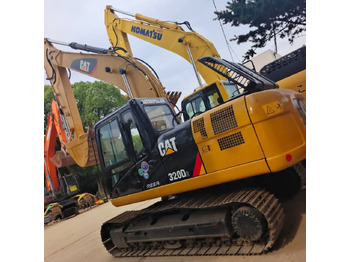 Ekskavator me zinxhirë CATERPILLAR 320D2