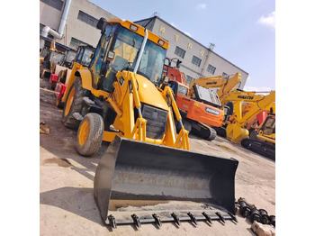 Fadromë me shkarkim nga prapa JCB 3CX