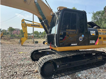 Ekskavator me zinxhirë CATERPILLAR 320D